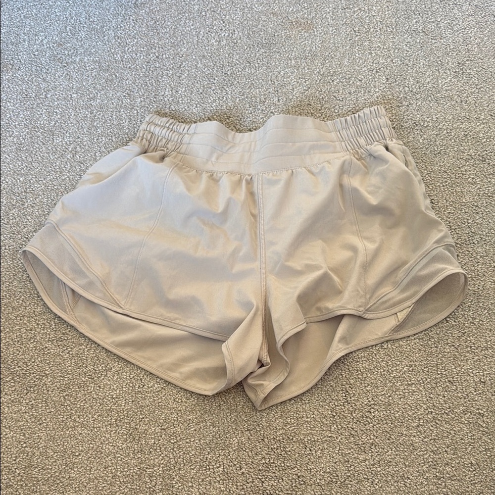 BEIGE LULULEMON HOTTY HOT SHORTS HIGH RISE